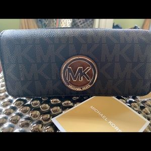 NEW Michael KORS FULTON WALLET